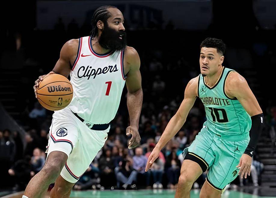 哈登巅峰对决，浓眉哥与60激战日本队分钟，惊险取胜胜负难料！